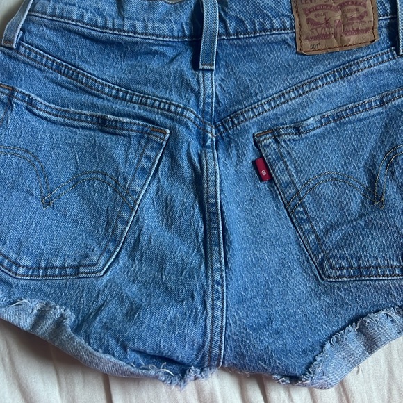 3 pairs of Levi’s denim shorts 💙🖤 - Picture 5 of 7